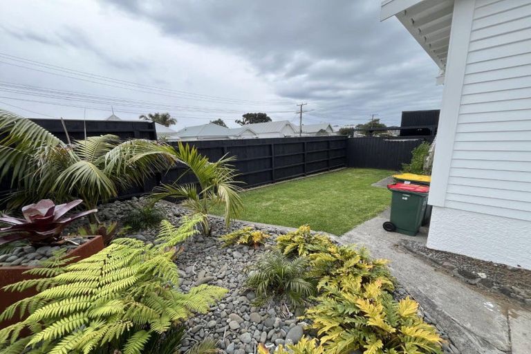Photo of property in 21 Belt Road, Moturoa, New Plymouth, 4310