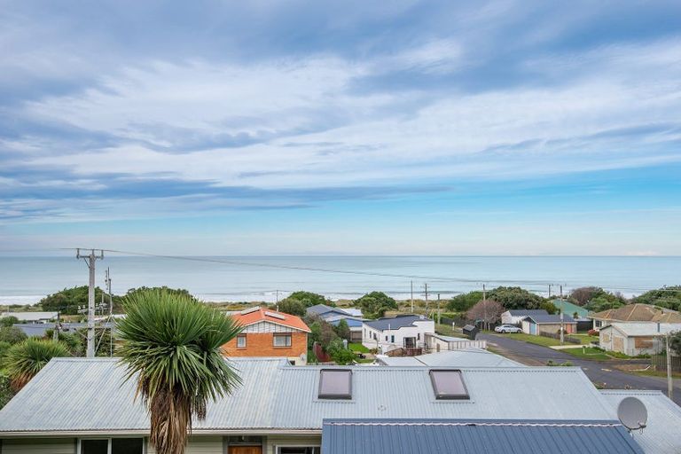 Photo of property in 33 Queen Street, Brighton, Dunedin, 9035