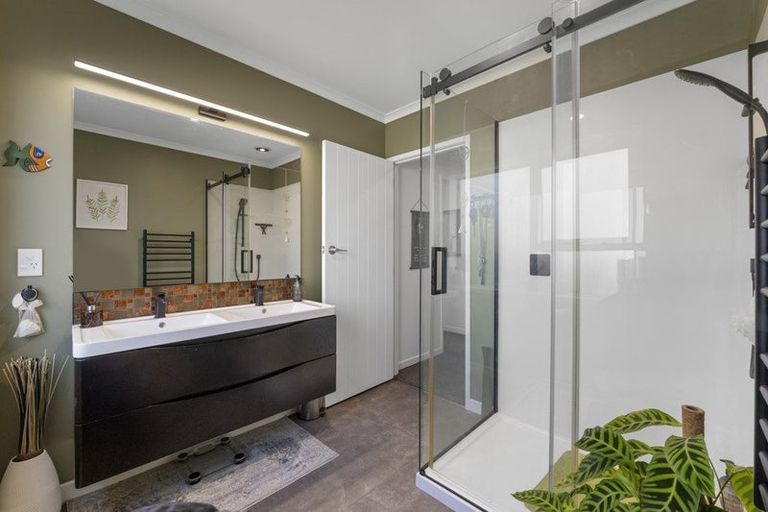 Photo of property in 20 Patterson Road, Hurworth, New Plymouth, 4371