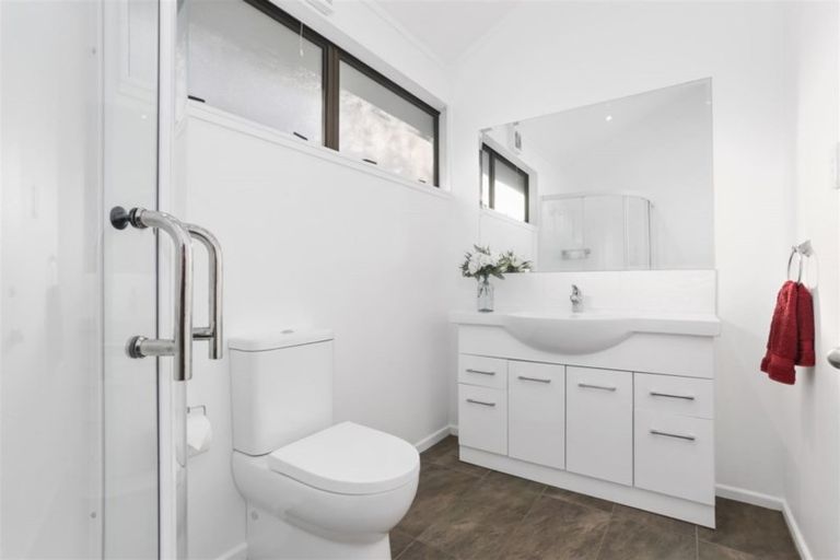 Photo of property in 44 Rewarewa Road, Te Atatu Peninsula, Auckland, 0610