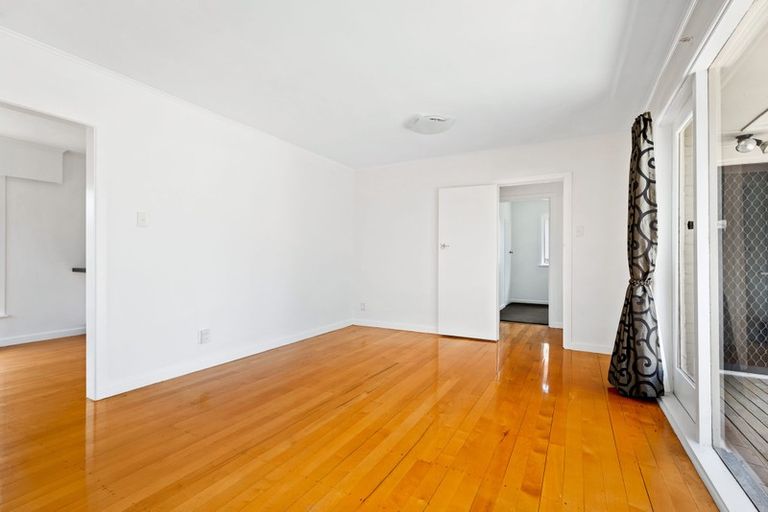 Photo of property in 727 Te Atatu Road, Te Atatu Peninsula, Auckland, 0610