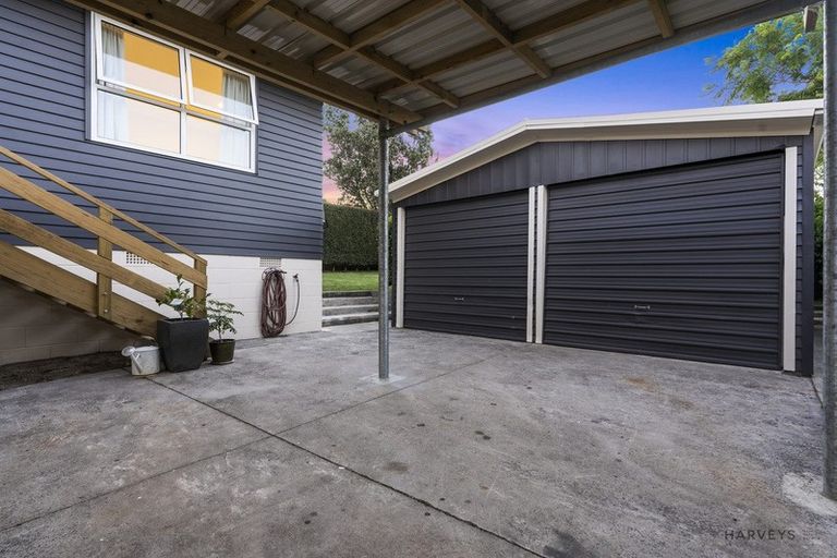 Photo of property in 21 Sunvue Road, Glen Eden, Auckland, 0602