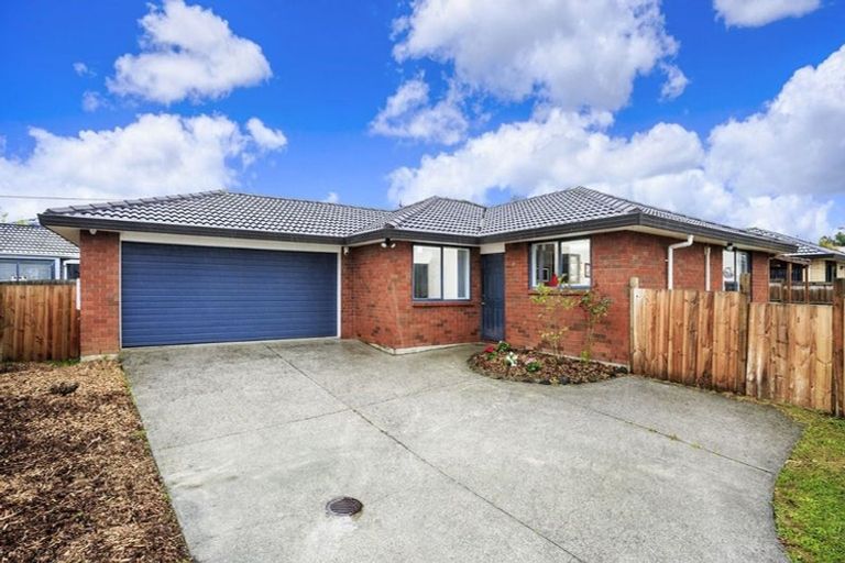 Photo of property in 16 Plumstead Rise, Glen Eden, Auckland, 0602
