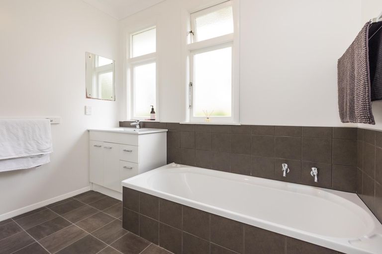 Photo of property in 35 Hardie Street, Hokowhitu, Palmerston North, 4410