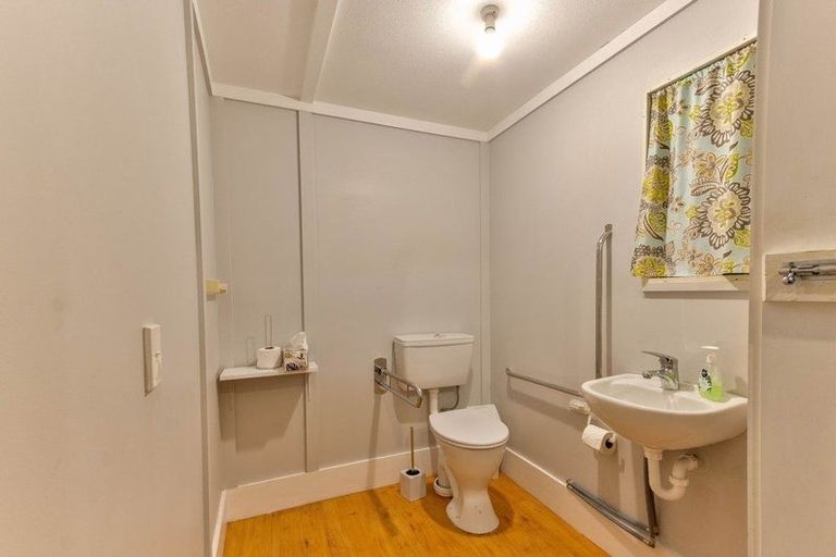 Photo of property in 1 Bignell Street, Gonville, Whanganui, 4501