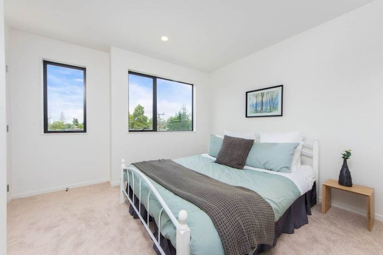 Photo of property in 1d Quincey Place, Massey, Auckland, 0614