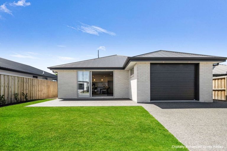 Photo of property in 10 Waituna Street, Pegasus, 7612