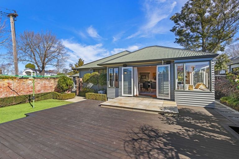 Photo of property in 21 Garreg Road, Fendalton, Christchurch, 8052