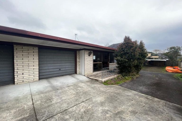 Photo of property in 56 Te Atatu Road, Te Atatu South, Auckland, 0610