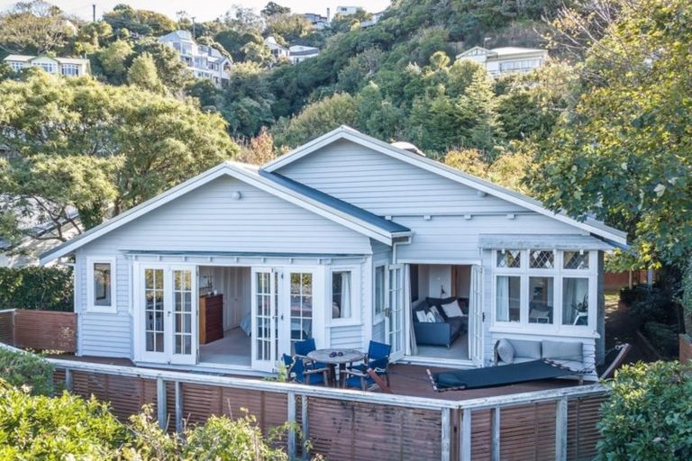 Photo of property in 6 Bank Road, Northland, Wellington, 6012