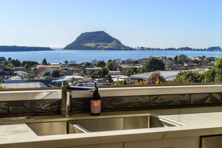 Photo of property in 18 Hinewa Road, Otumoetai, Tauranga, 3110