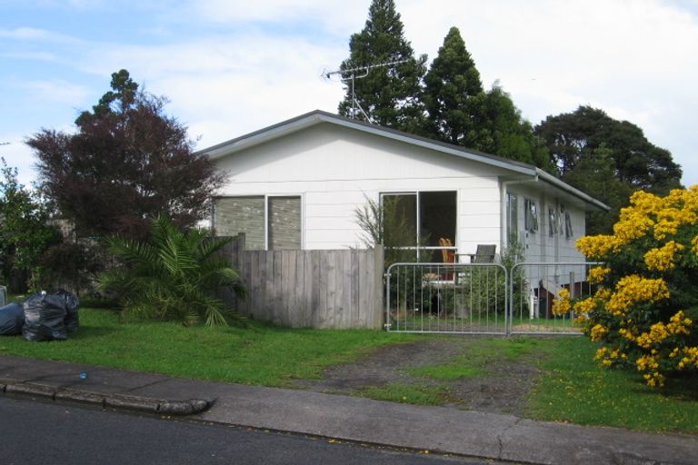 Photo of property in 62 Hollywood Avenue, Titirangi, Auckland, 0604