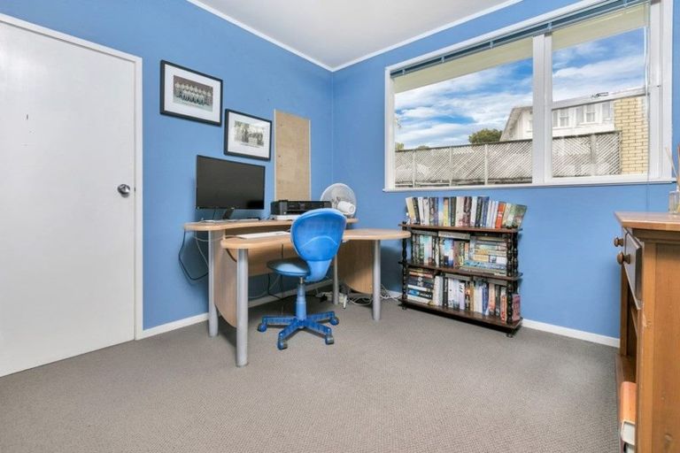Photo of property in 16 Coronation Road, Glenfield, Auckland, 0627