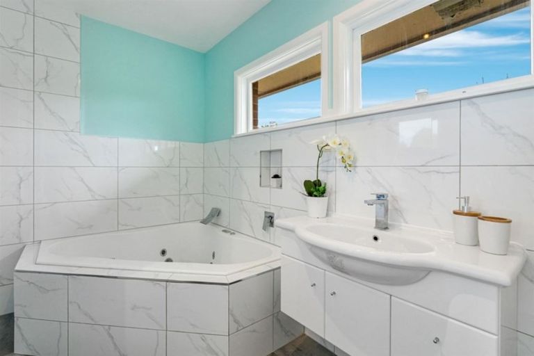 Photo of property in 121 Saint Martins Road, Saint Martins, Christchurch, 8022