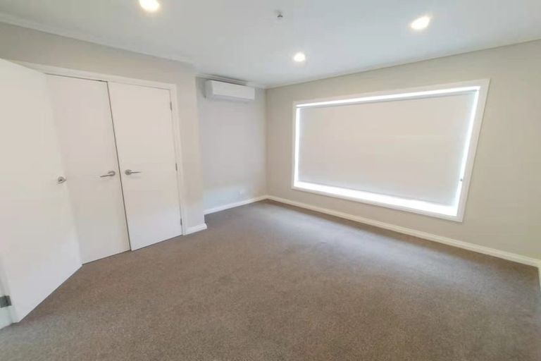Photo of property in 56 Moyrus Crescent, East Tamaki Heights, Auckland, 2016