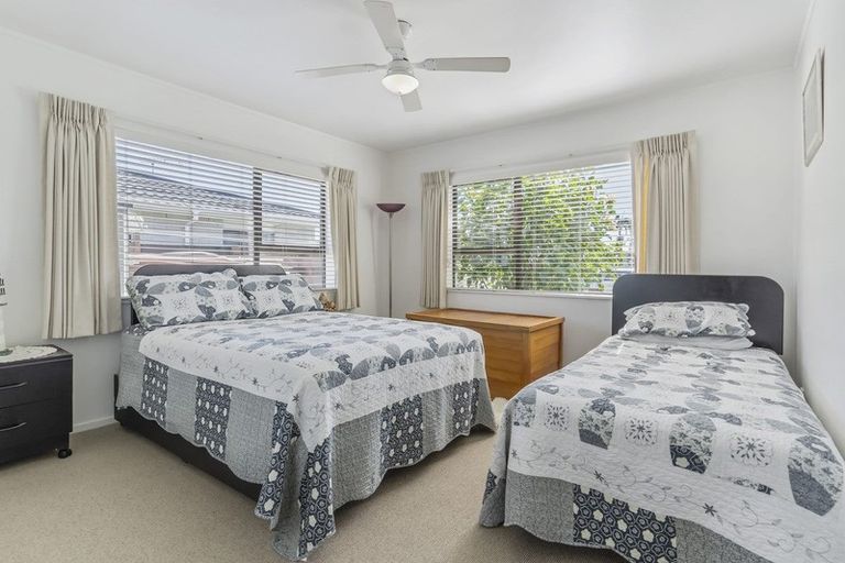 Photo of property in 1/52 Florence Avenue, Orewa, 0931