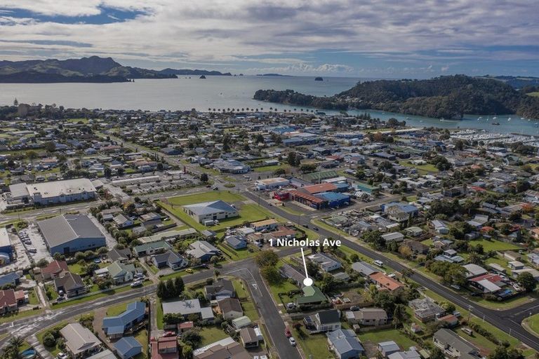 Photo of property in 1 Nicholas Avenue, Whitianga, 3510