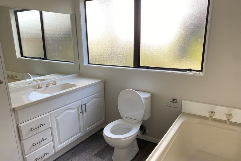 Photo of property in 3 Kaurilands Road, Titirangi, Auckland, 0604