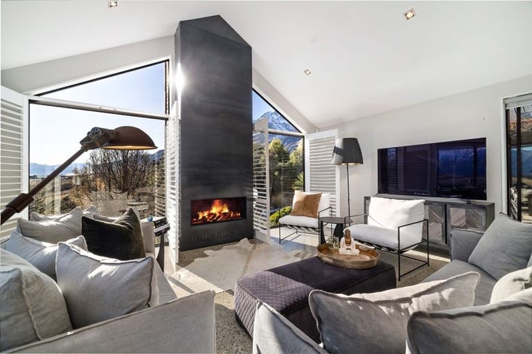 Photo of property in 1 Mckellar Drive, Jacks Point, Queenstown, 9371