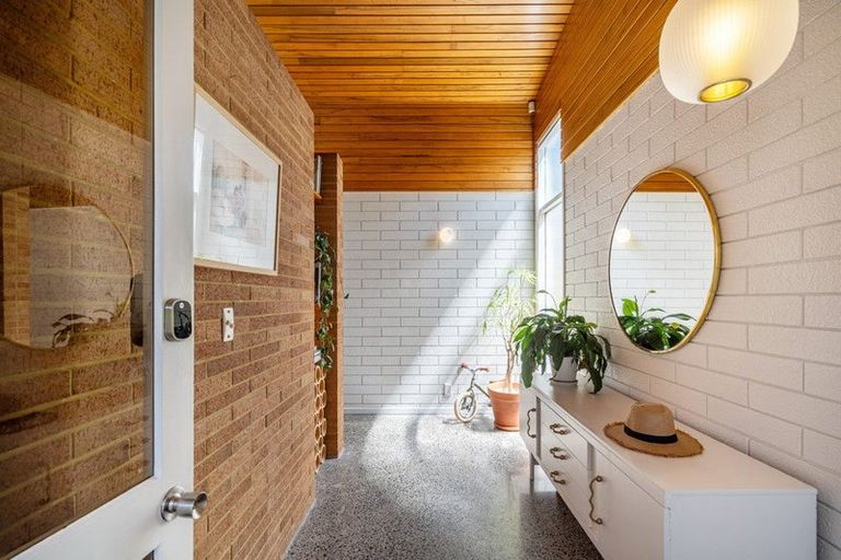 Photo of property in 28 Barlow Place, Chatswood, Auckland, 0626