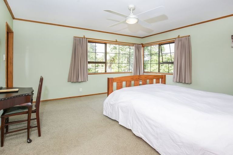 Photo of property in 2 Grovelands Way, Titirangi, Auckland, 0604