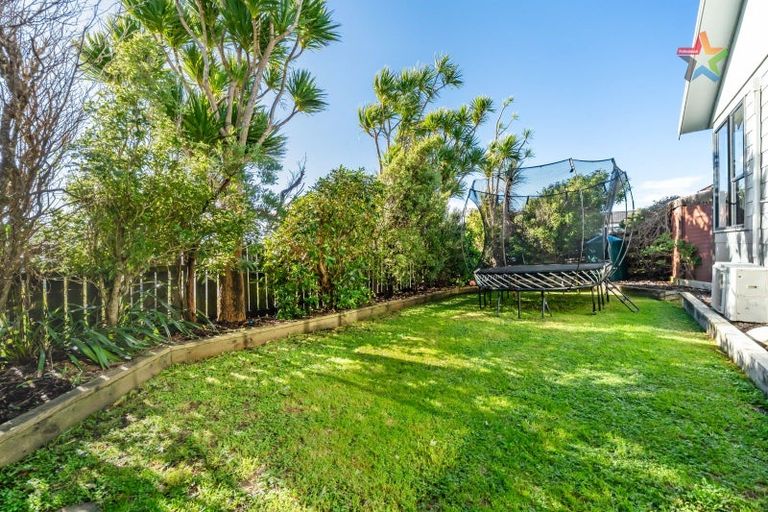 Photo of property in 21 Jasmine Grove, Maungaraki, Lower Hutt, 5010