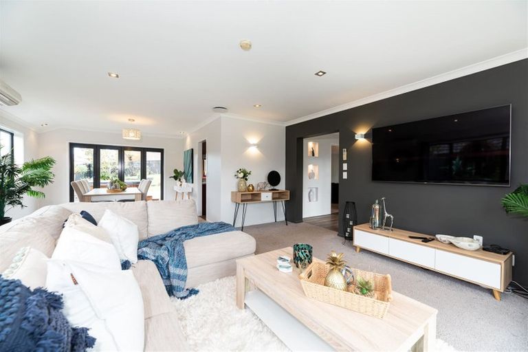 Photo of property in 61 Sapperton Drive, Henderson, Auckland, 0612
