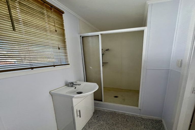 Photo of property in 51 Woodglen Road, Glen Eden, Auckland, 0602