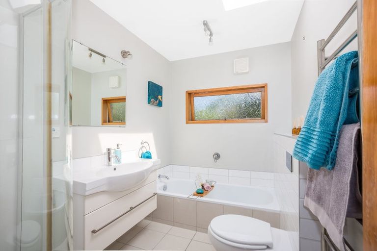 Photo of property in 5 Newnham Court, Tawa, Wellington, 5028