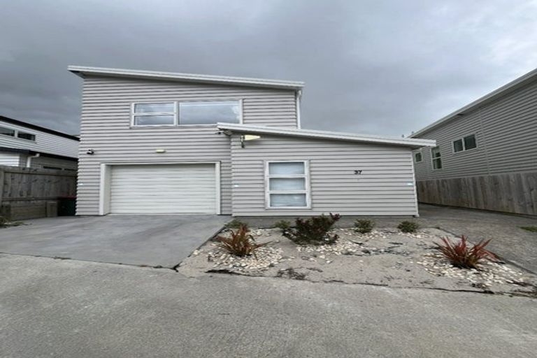 Photo of property in 37 Stockport Grove, Churton Park, Wellington, 6037