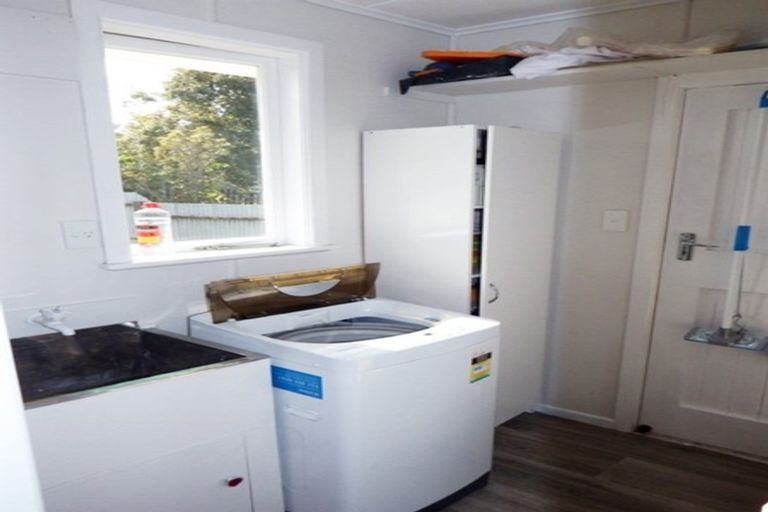 Photo of property in 1 Oaklea Avenue, Marton, 4710