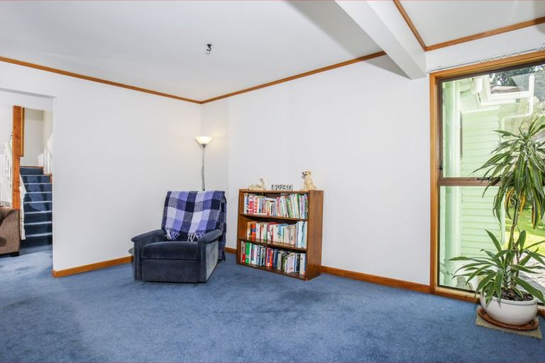 Photo of property in 2 Grovelands Way, Titirangi, Auckland, 0604