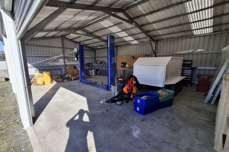 Photo of property in 63 Main Road, Clinton, 9534