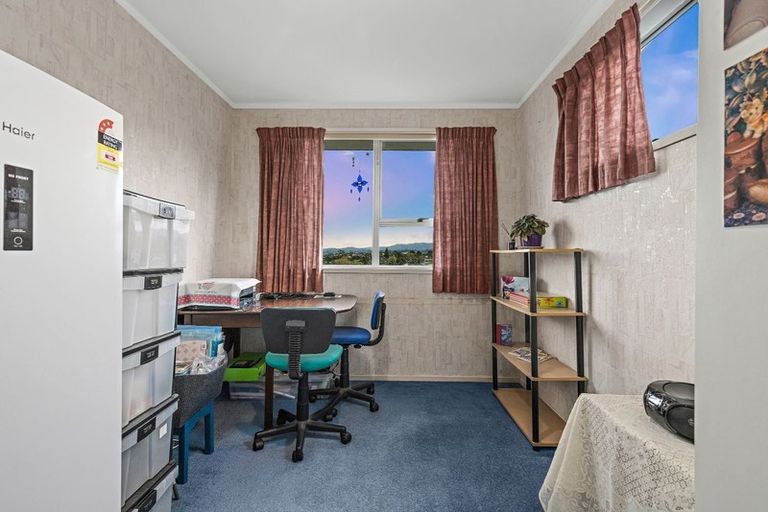 Photo of property in 25 Donovan Avenue, Massey, Auckland, 0614