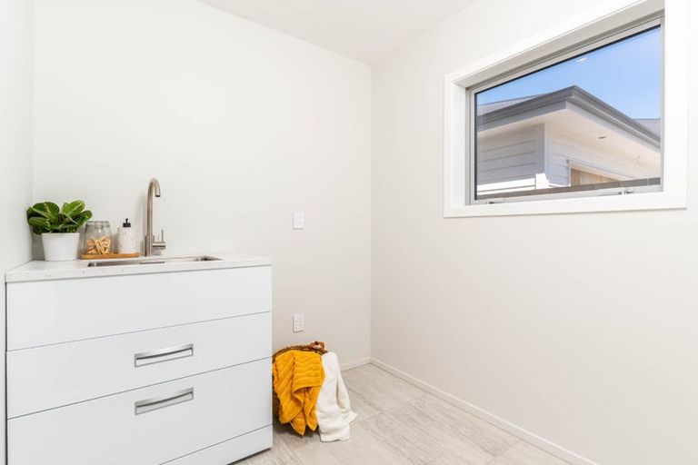 Photo of property in 9 Pine Hill Rise, Glenside, Wellington, 6037