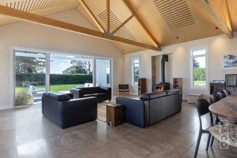 Photo of property in 88 Taupaki Road, Taupaki, 0782