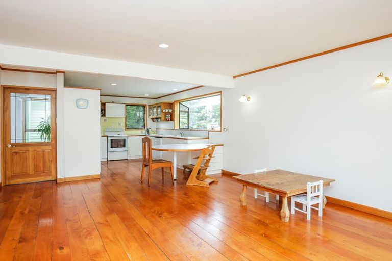 Photo of property in 2 Grovelands Way, Titirangi, Auckland, 0604