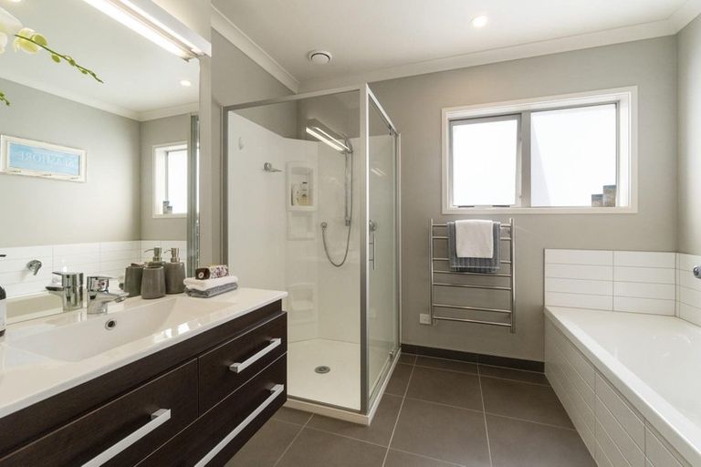 Photo of property in 17 Spinnaker Drive, Te Atatu Peninsula, Auckland, 0610