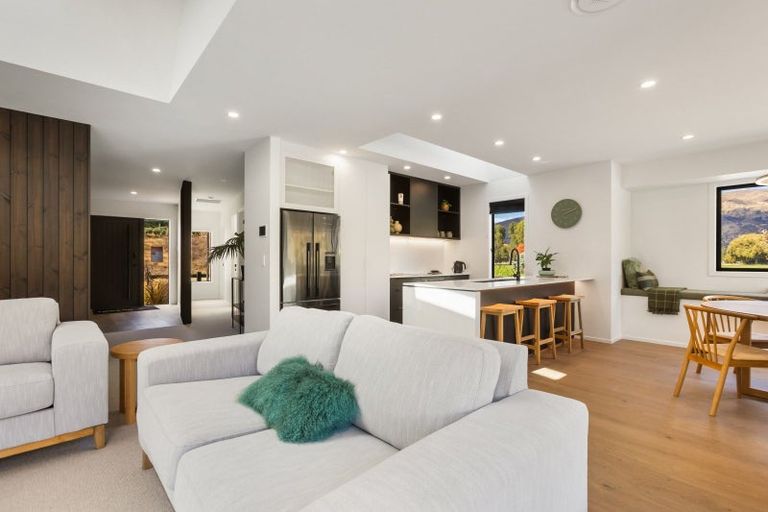Photo of property in 1 Kamana Rise, Wanaka, 9382