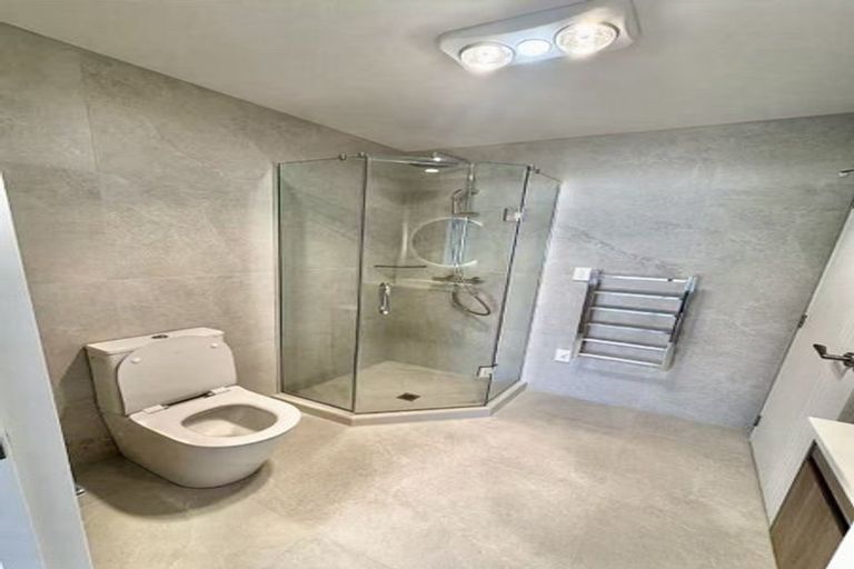 Photo of property in 15b Pipitea Place, Massey, Auckland, 0614