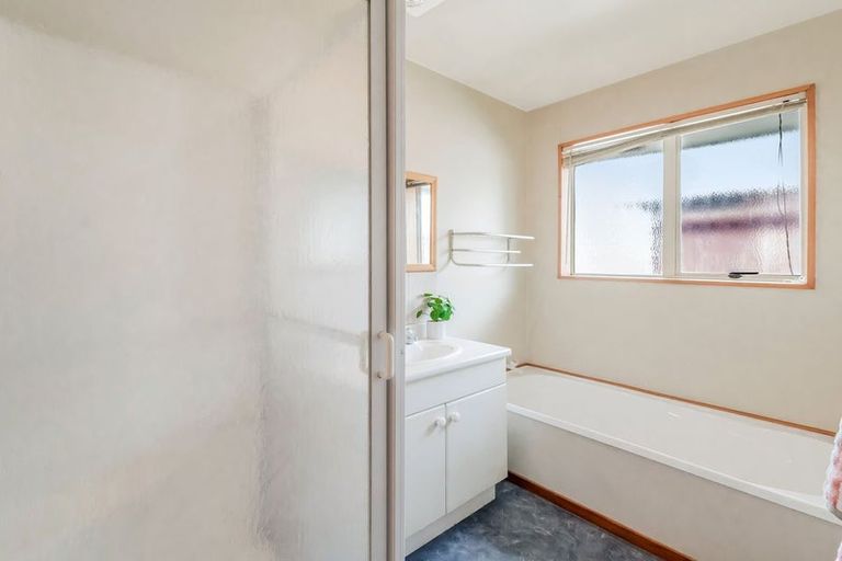 Photo of property in 128 Yaldhurst Road, Sockburn, Christchurch, 8042