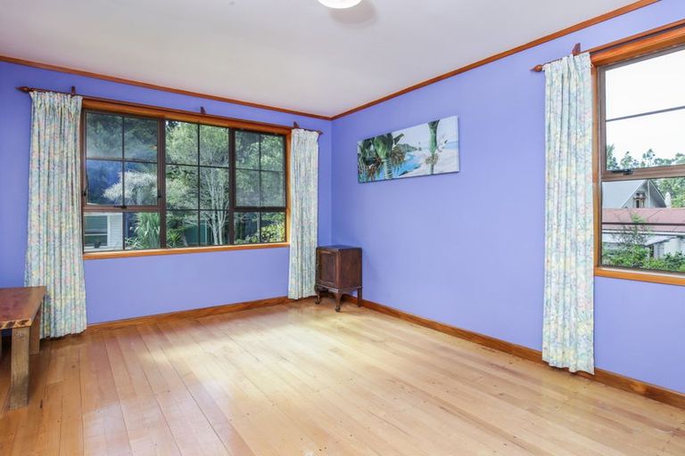 Photo of property in 2 Grovelands Way, Titirangi, Auckland, 0604