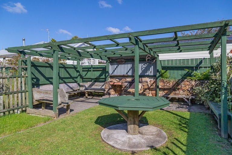 Photo of property in 19 Princes Street, Levin, 5510