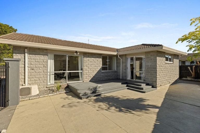 Photo of property in 1/102a Queenspark Drive, Parklands, Christchurch, 8083