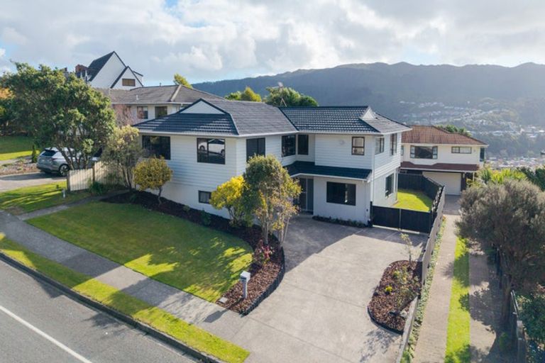 Photo of property in 60 Woodman Drive, Tawa, Wellington, 5028