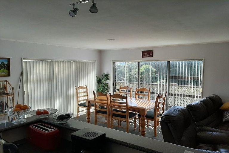 Photo of property in 12 Ozone Road, Stanmore Bay, Whangaparaoa, 0932