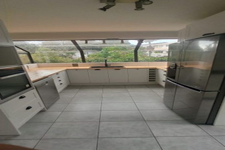 Photo of property in 1/103 Carlisle Road, Torbay, Auckland, 0632