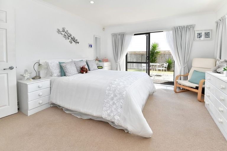 Photo of property in 19 Raabia Close, Parakai, 0830
