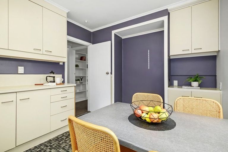 Photo of property in 15 Ngatitoa Street, Tawa, Wellington, 5028