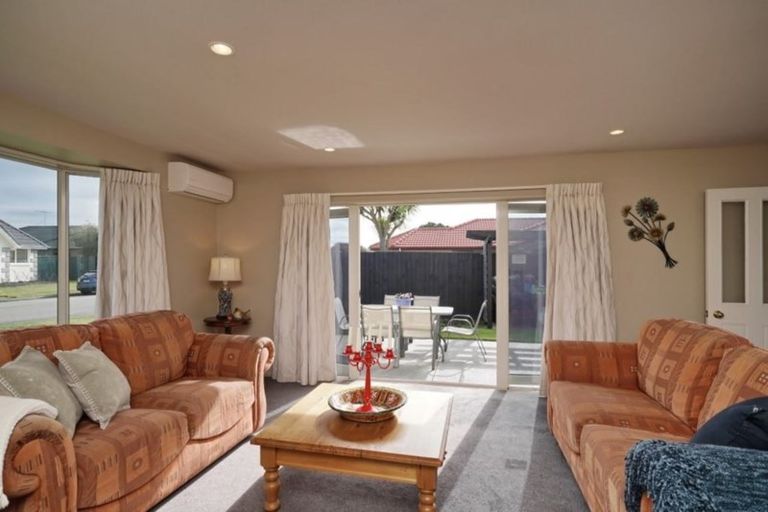 Photo of property in 8 Evenwood Place, Waimairi Beach, Christchurch, 8083